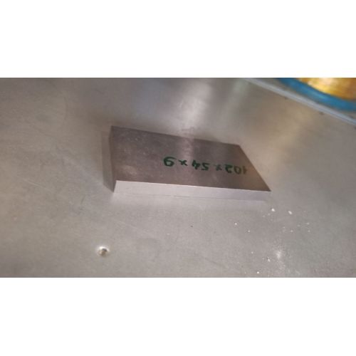 Volframilevy 99,99 % 102х52х5-120х50х6mm Elementti 74 levyä